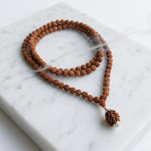 3-mukhi-rudraksha-mala-himalayan